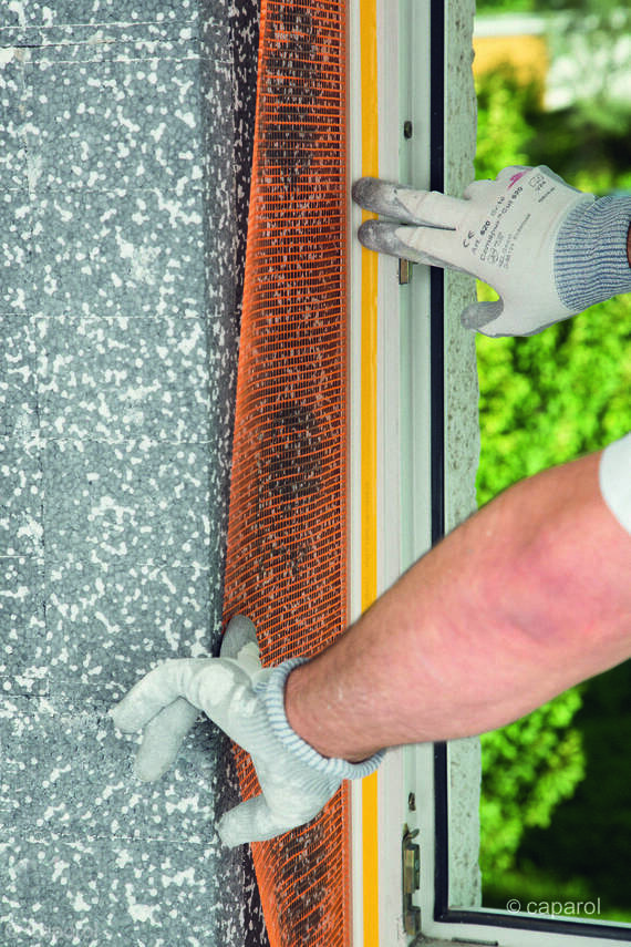 Anbringen von Wärmedämmverbundsystemplatten an einer Fassade Anbringen von Wärmedämmverbundsystemplatten an einer Fassade